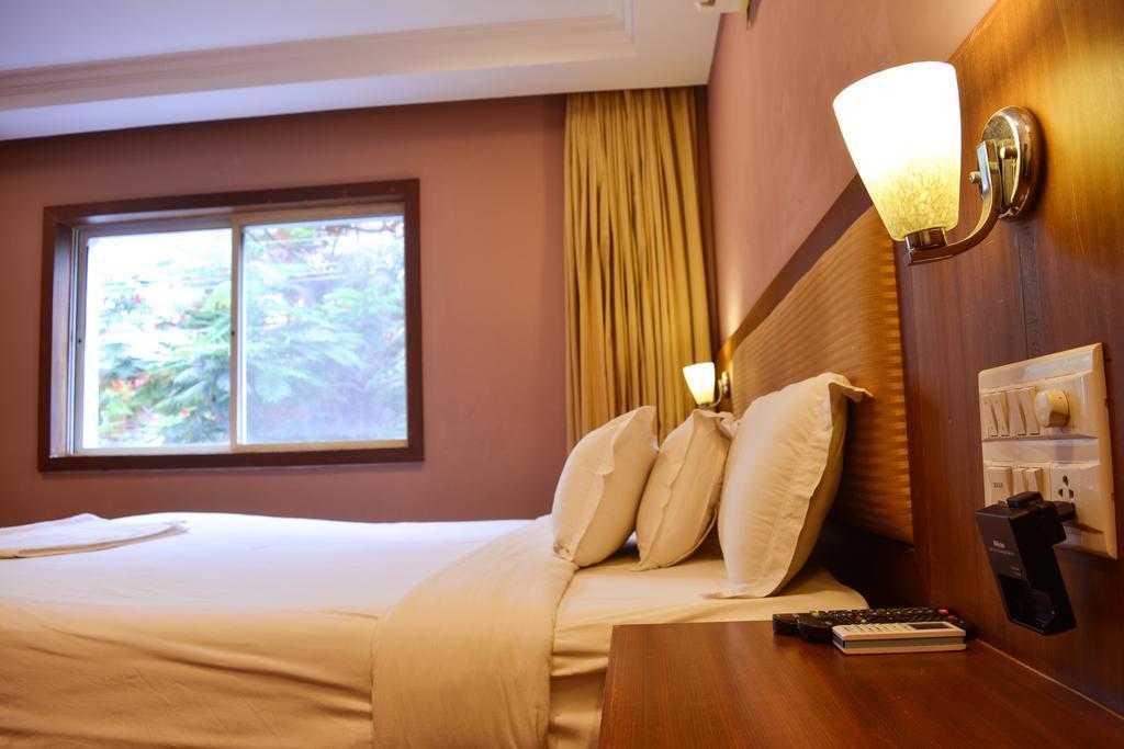 Serene Boutique Hotel Bangalore Exterior foto