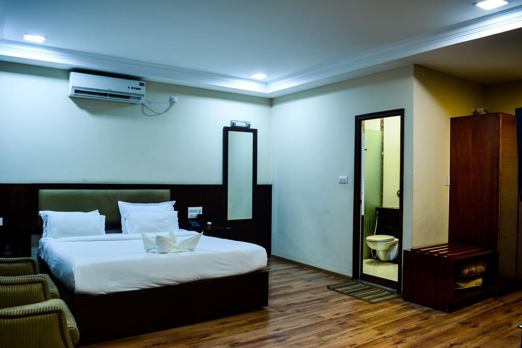 Serene Boutique Hotel Bangalore Exterior foto